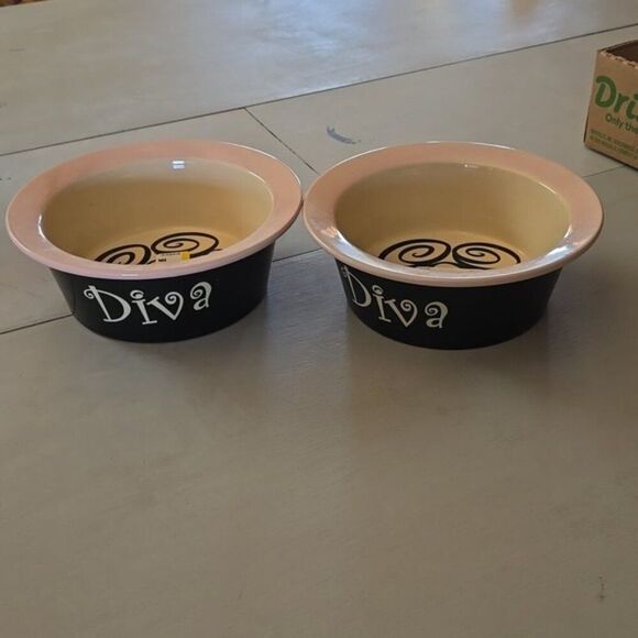 RARE VINTAGE DIVA DOG BOWLS - For Small Dogs Who Demand the Finer Things! 🐩✨ - Picture 3 of 9